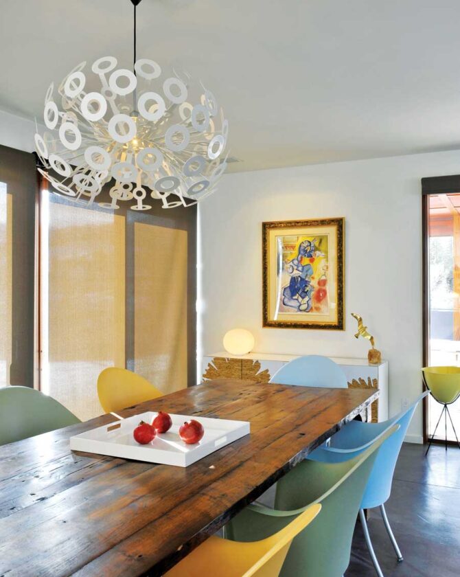 The Grants' modern decor echoes the contemporary lines of the FlatPak architecture.
